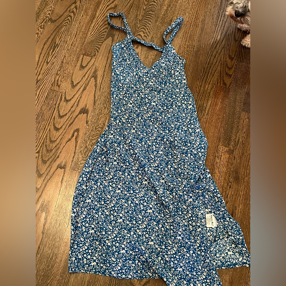 Princess Polly Blue Floral Sleeveless Dress
Excellent condition!!